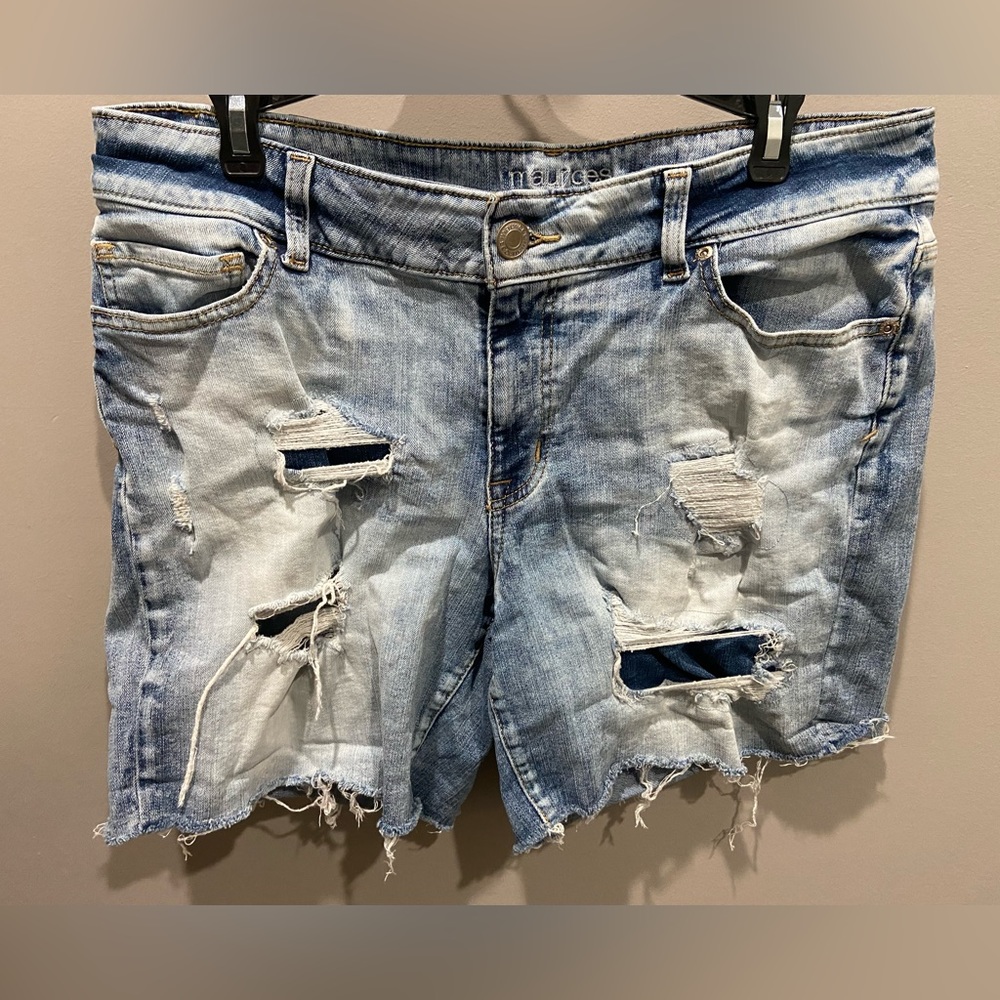 Maurices mid-rise shorts Size 14W